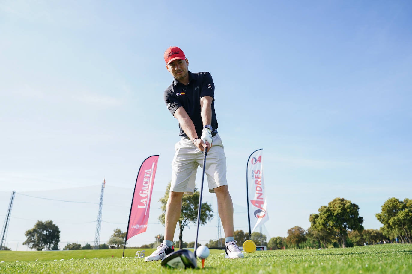 Profesionales y aficionados se lucen en La Valmuza Golf
