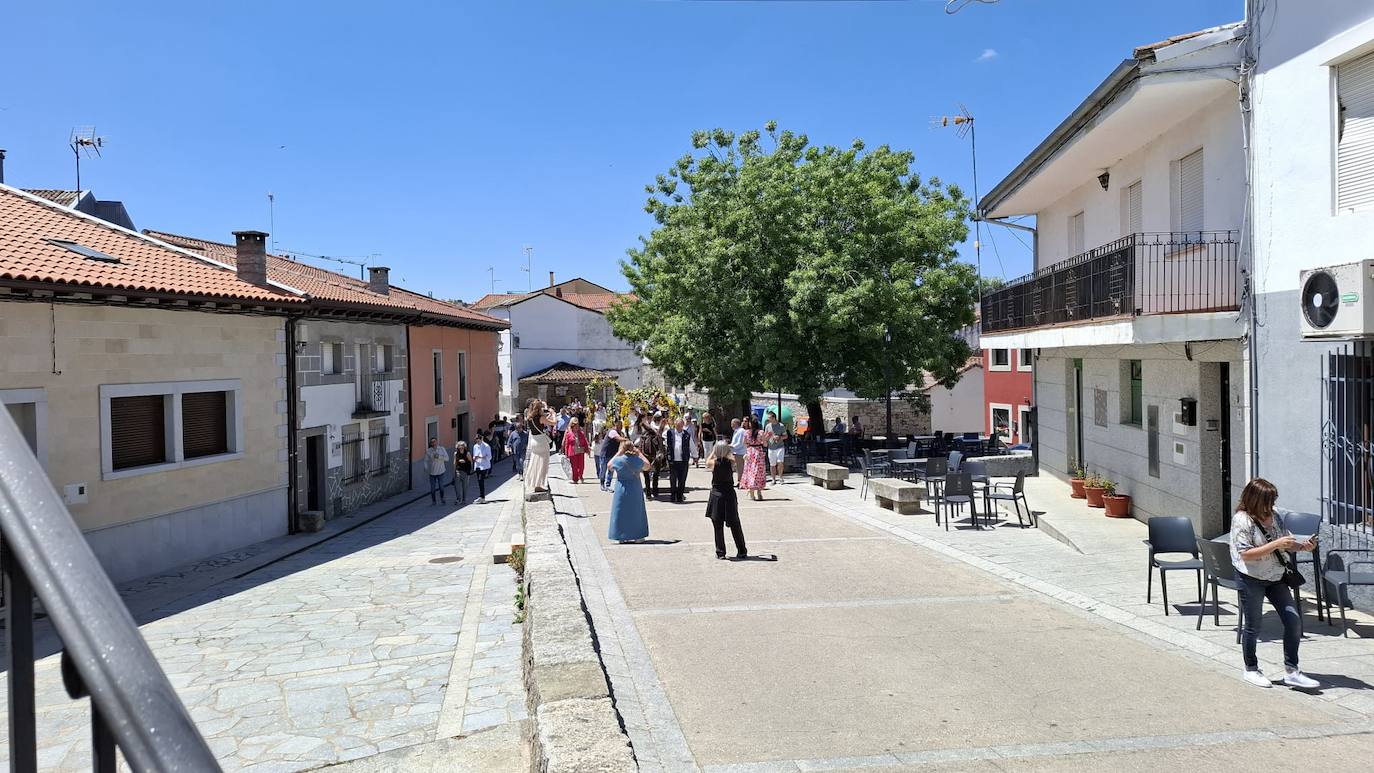 Los Santos celebra el día de la parroquia con la Primera comunión de siete niños