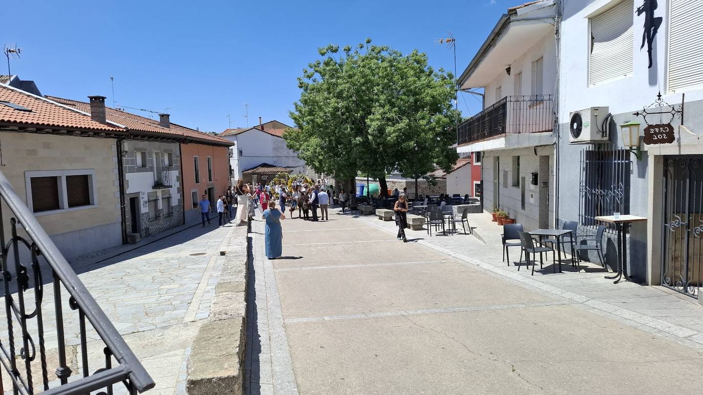 Los Santos celebra el día de la parroquia con la Primera comunión de siete niños