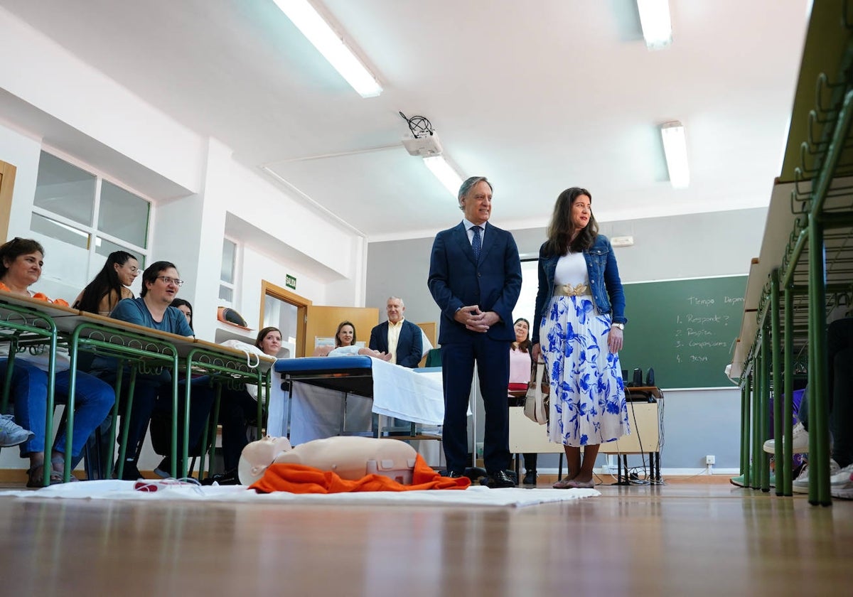 Carlos García Carbayo y Miryam Rodríguez, en la visita realizada este martes al CEFOL.