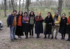 La impulsora de la iniciativa, Sonia Luchena, en su visita al grupo de baile.