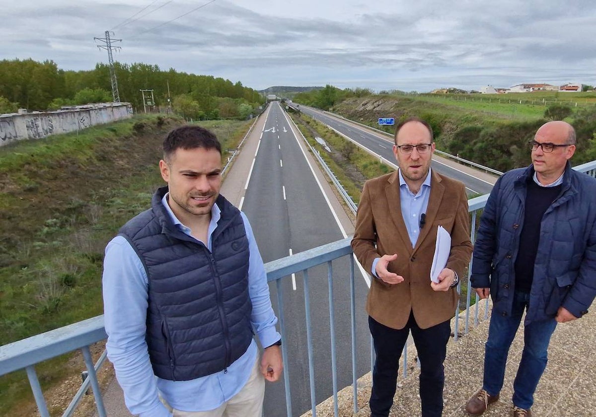 Ciudad Rodrigo reclama al ministro Óscar Puente «buenas comunicaciones por carretera y ferrocarril»