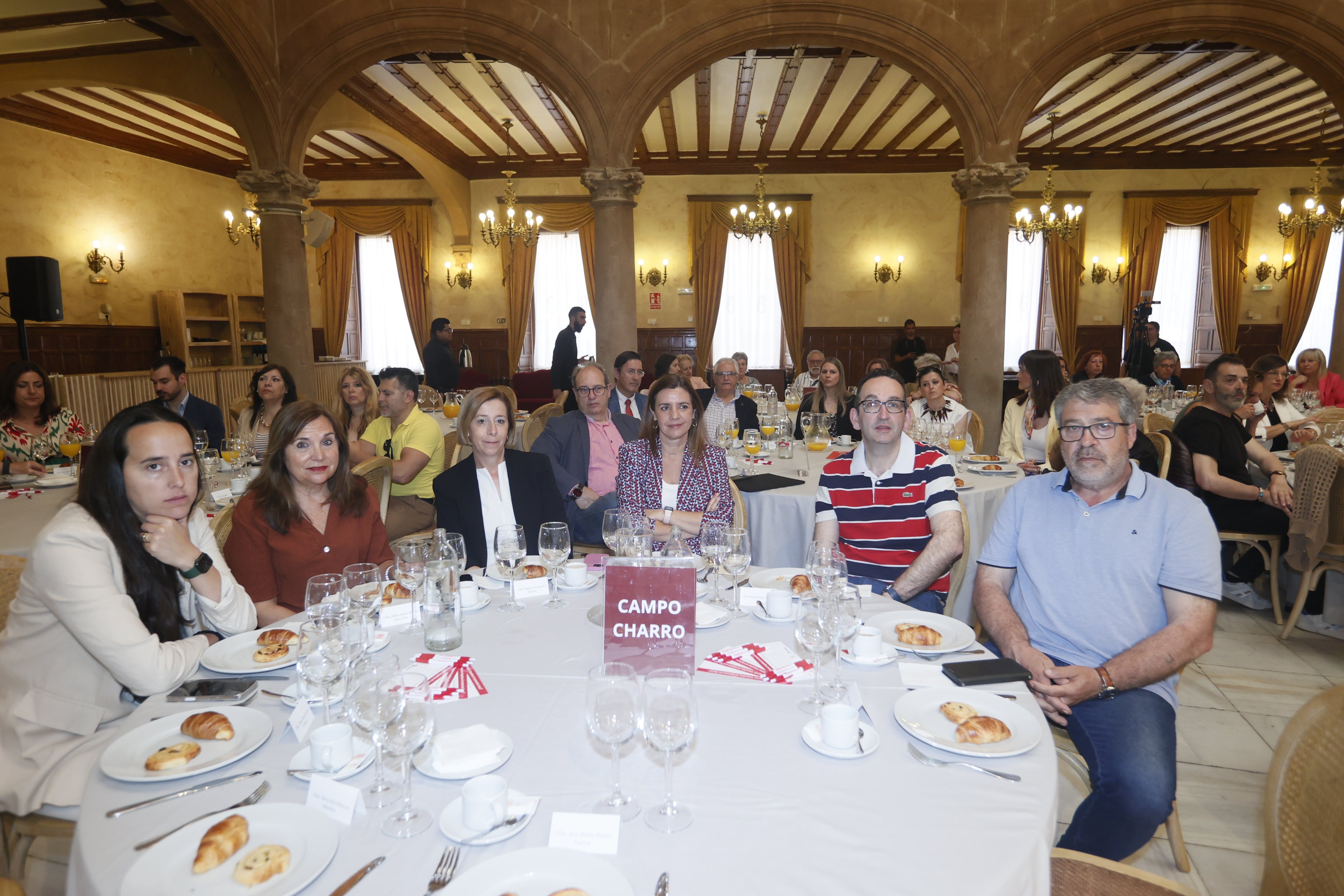 Raquel García, María Isabel Muñoz, Begoña Fernández (Unicaja), Susana Sánchez (LA GACETA), Roberto Niño y Minervino Asensio.