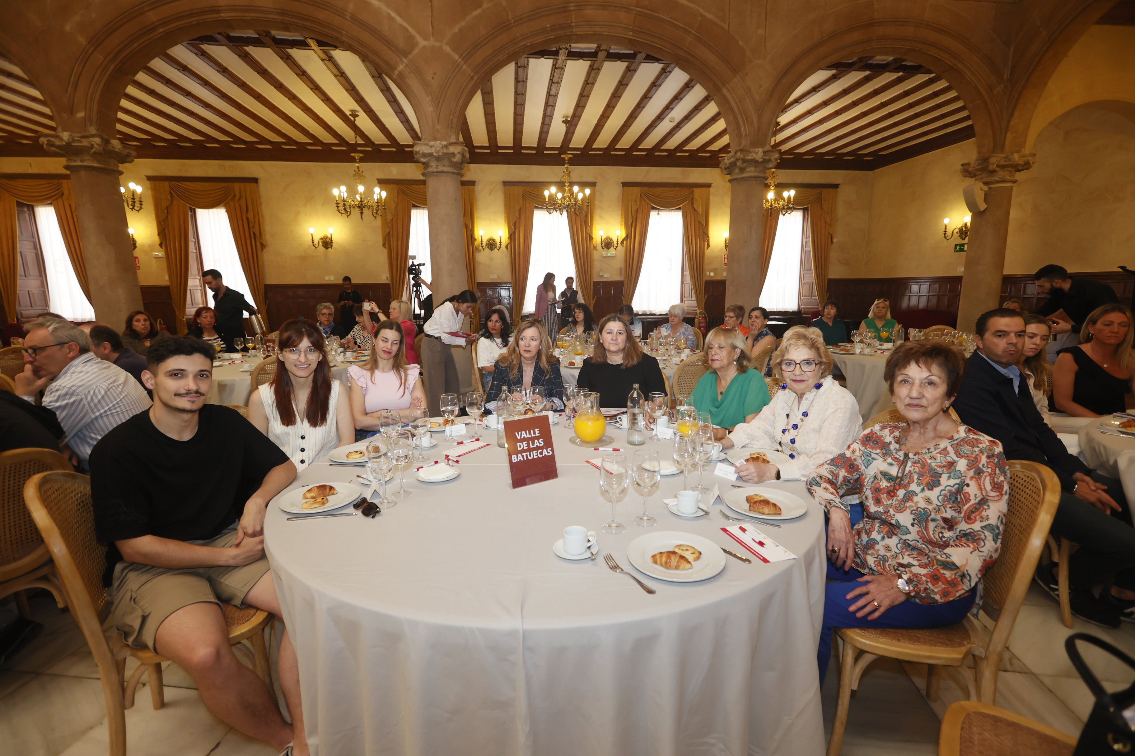 David Martín (Forja Pacheco), Irene Durán (Forja Pacheco), Gema García (Hergaher), Eva Sánchez (Hebra), Maribel Crespo (LA GACETA), Gracia Sánchez (Asociación Amas de Casa y Consumidores), Carmen Vicente (Asociación Amas de Casa y Consumidores) y Juani Patrocinio (Asociación Amas de Casa y Consumidores).
