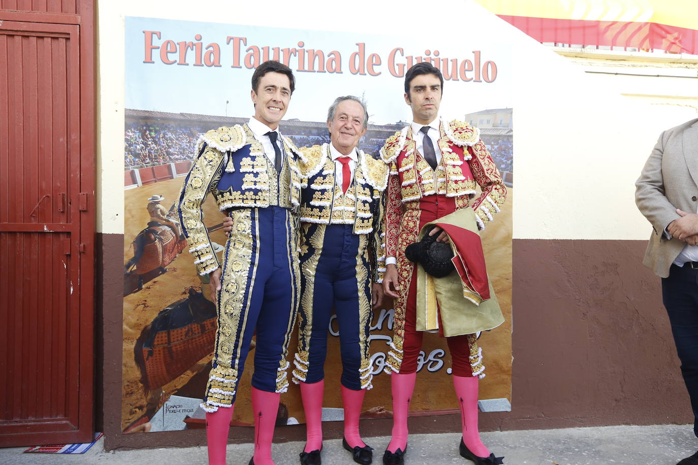 Esa tarde en Guijuelo del 19 de junio de 2022 le acompañaron en traje de luces su hijo Pedro Gutiérrez Lorenzo, El Capea, y su yerno Miguel Ángel Perera .