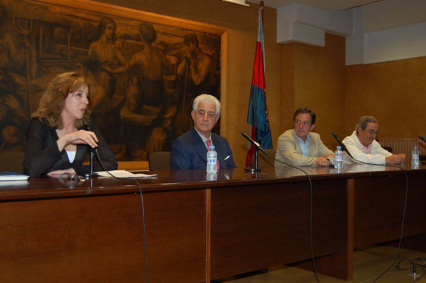 El Niño de la Capea ha asistido a diferentes actividades en las aulas universitarias en actos culturales y divulgativos como en la fotografía de junio de 2008 en la que El Viti y Capea participaron en una charla coloquio para los alumnos de la Universidad de la Experiencia.