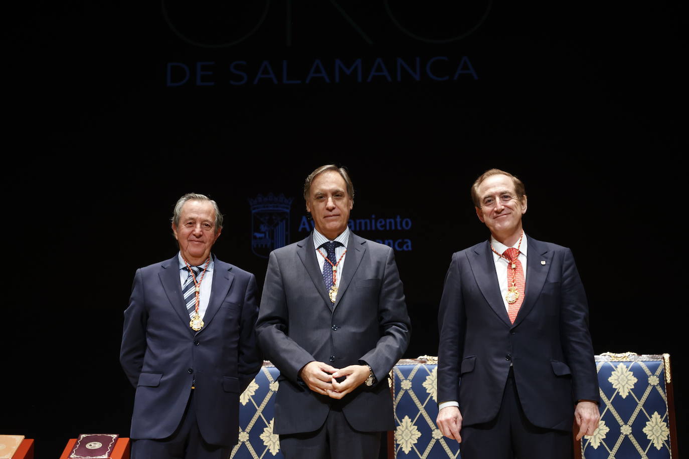 El 21 de diciembre de 2023, en el Teatro Liceo y junto a la asociación Alumni, recibió uno de sus premios más especiales: la Medalla de Oro de la ciudad de Salamanca de manos del alcalde Carlos García Carballo, que destacó cómo, con el paso de los años, se ha ido convirtiendo en «una de las figuras más importantes que ha dado la historia de la tauromaquia» y en «una referencia absoluta en el escalafón en las décadas de los años 70 y 80 del siglo pasado».
