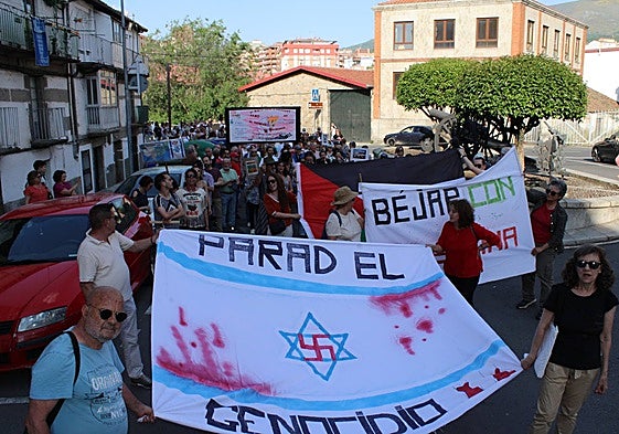 Llegada de la manifestación a la calle Libertad.