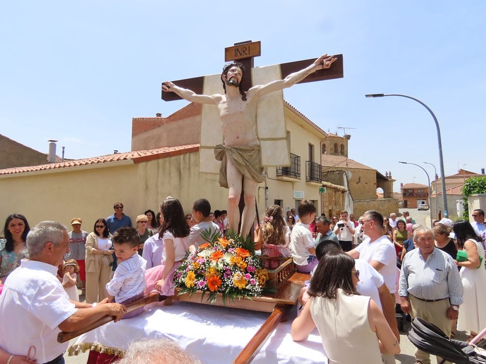 Aldearrubia pide protección divina para sus niños
