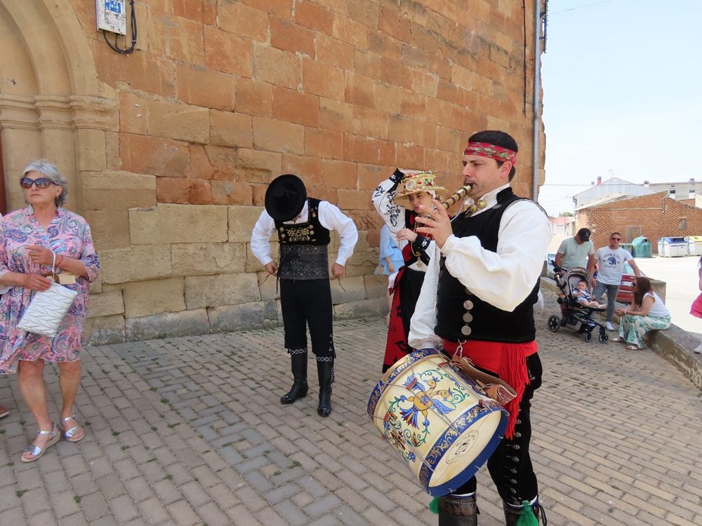 Culto al mimbre y al Santo Cristo en Villoruela