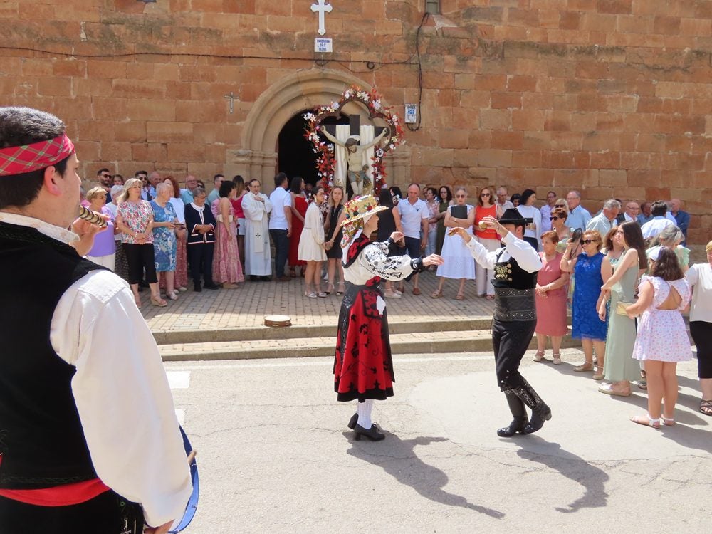 Culto al mimbre y al Santo Cristo en Villoruela