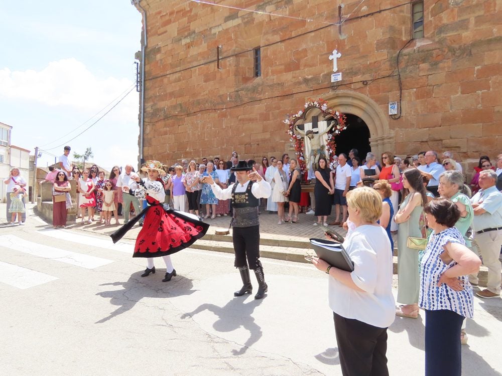Culto al mimbre y al Santo Cristo en Villoruela