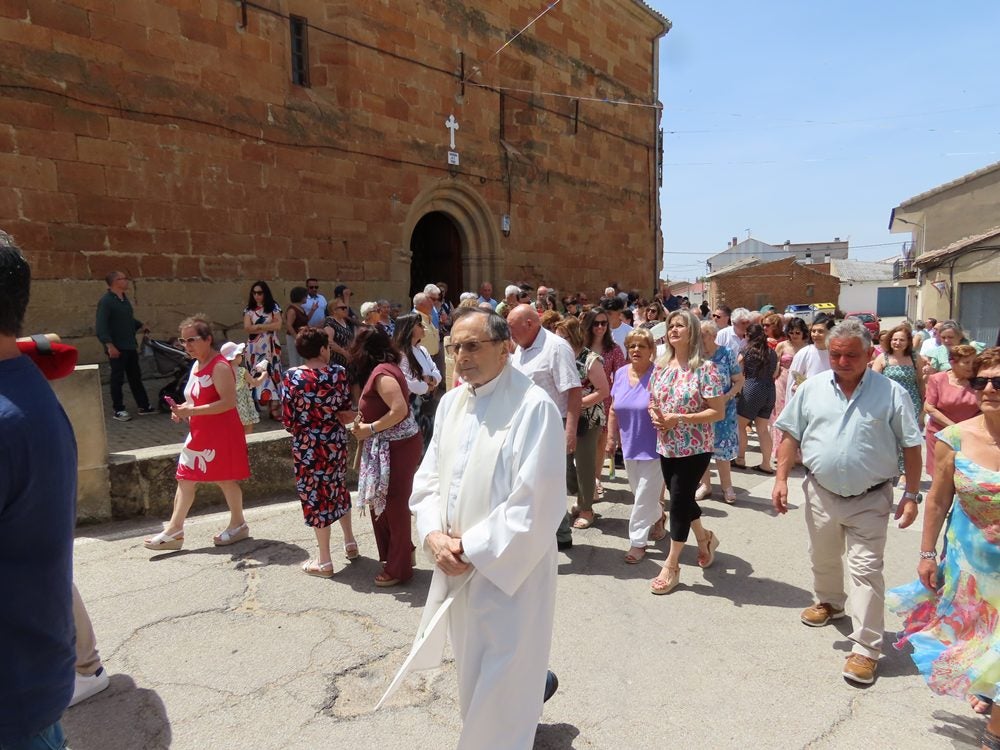 Culto al mimbre y al Santo Cristo en Villoruela