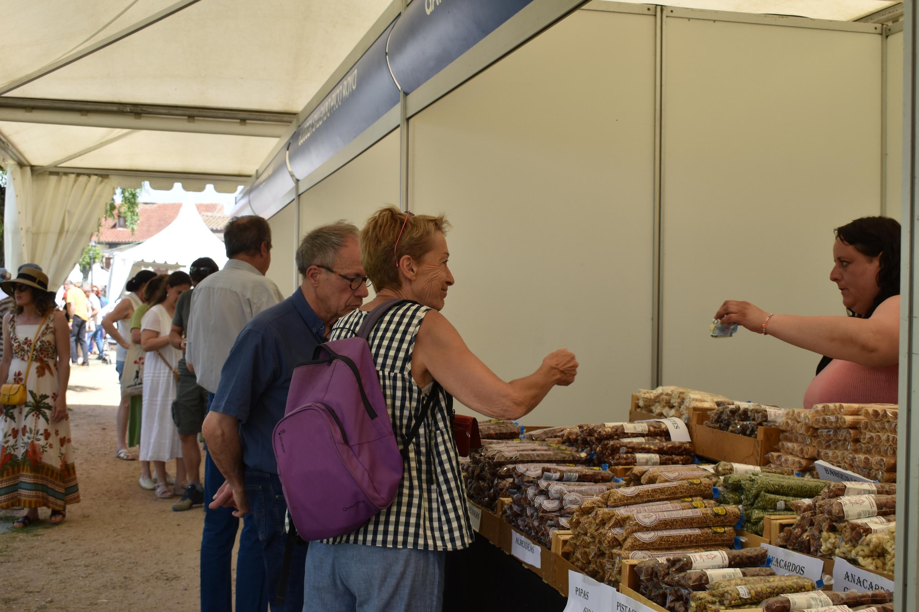 Placeres culinarios y artículos artesanales para seducir al público en Ledesma