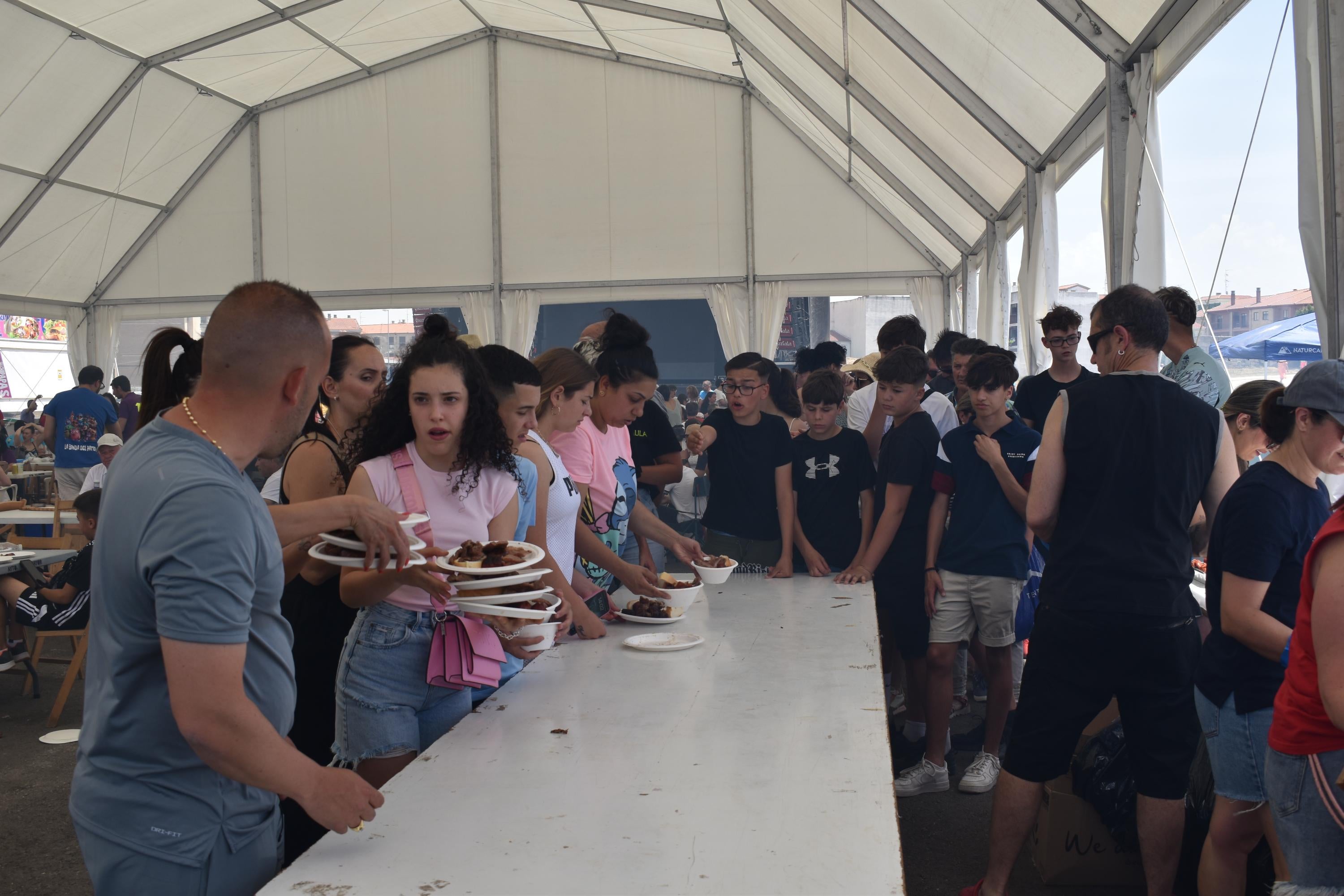 La localidad salmantina que ha repartido 600 kilos de carne gratis en sus fiestas