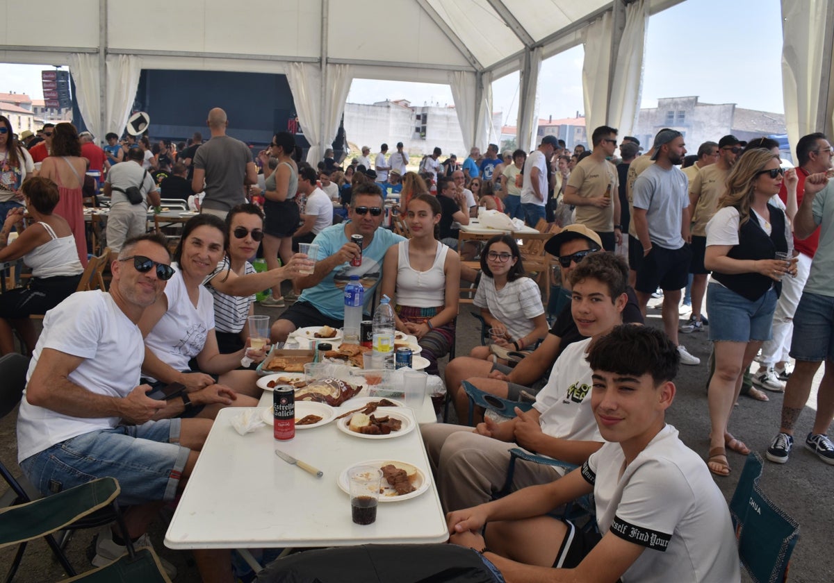 La localidad salmantina que ha repartido 600 kilos de carne gratis en sus fiestas
