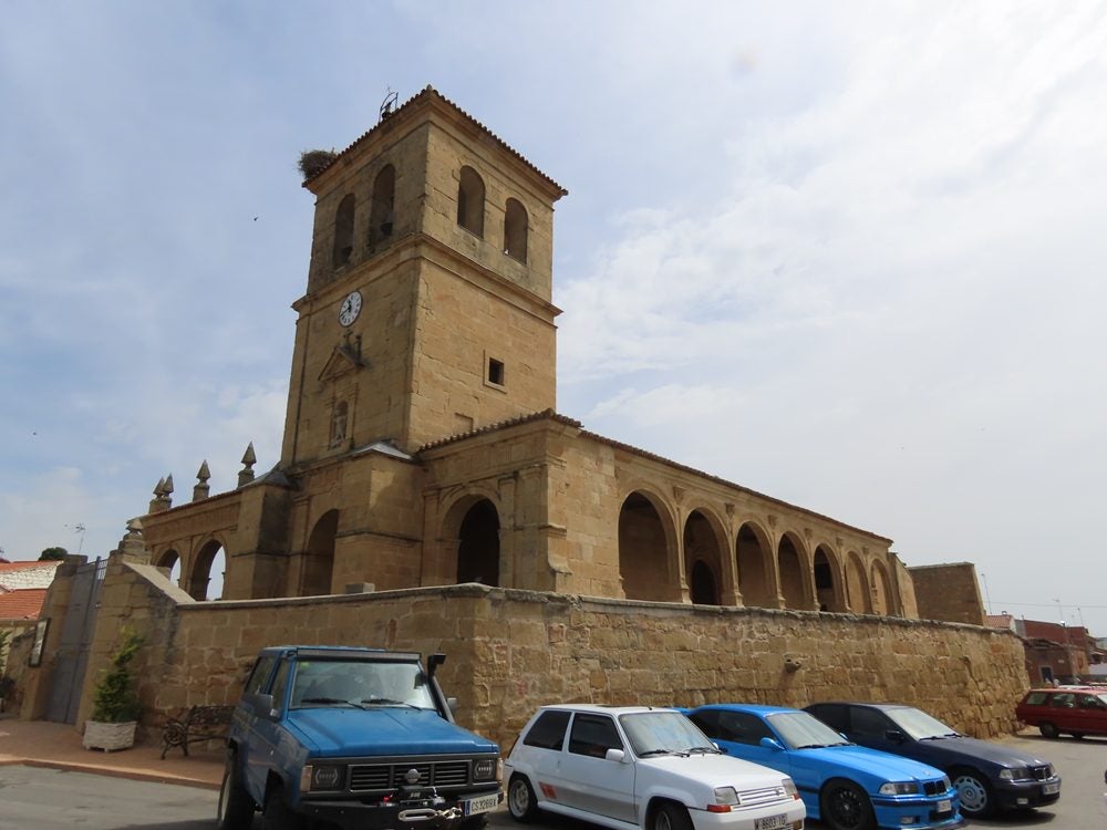 Exposición y ruta de coches clásicos en Aldearrubia: “Lo tengo desde los 18 años y ahora tengo 72”