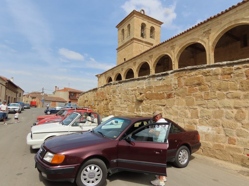 Exposición y ruta de coches clásicos en Aldearrubia: “Lo tengo desde los 18 años y ahora tengo 72”