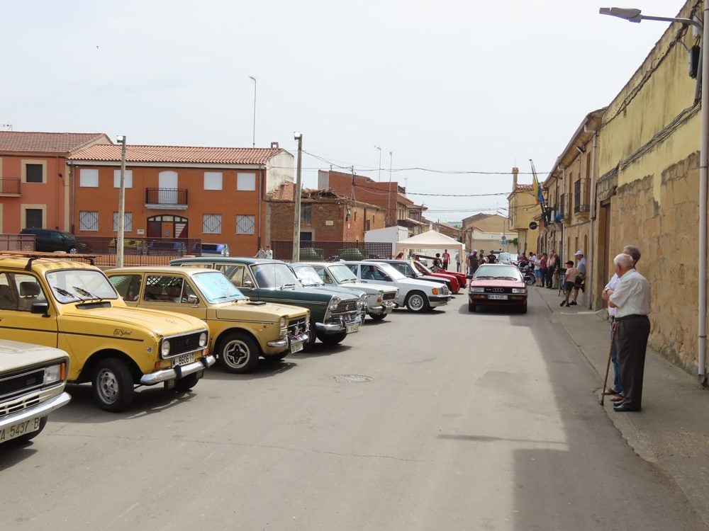 Exposición y ruta de coches clásicos en Aldearrubia: “Lo tengo desde los 18 años y ahora tengo 72”