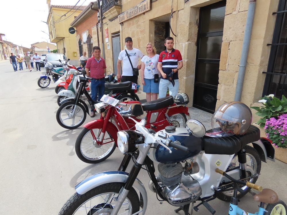 Exposición y ruta de coches clásicos en Aldearrubia: “Lo tengo desde los 18 años y ahora tengo 72”