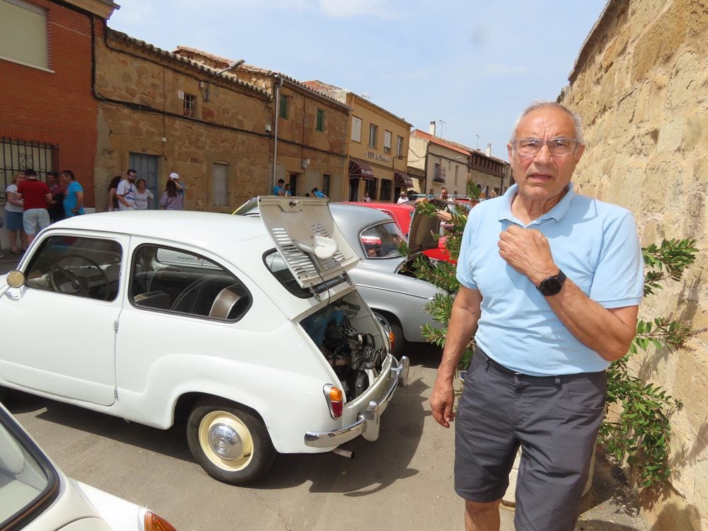 Exposición y ruta de coches clásicos en Aldearrubia: “Lo tengo desde los 18 años y ahora tengo 72”
