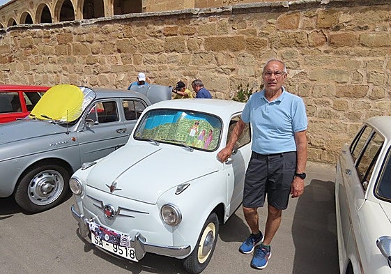 José Antonio Guinaldo, junto a su 600 en Aldearrubia.