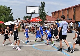 Partido de baloncesto en Santa Marta de Tormes.
