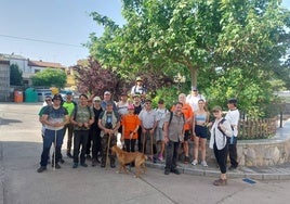 Participantes en la marcha larga, antes de la salida.