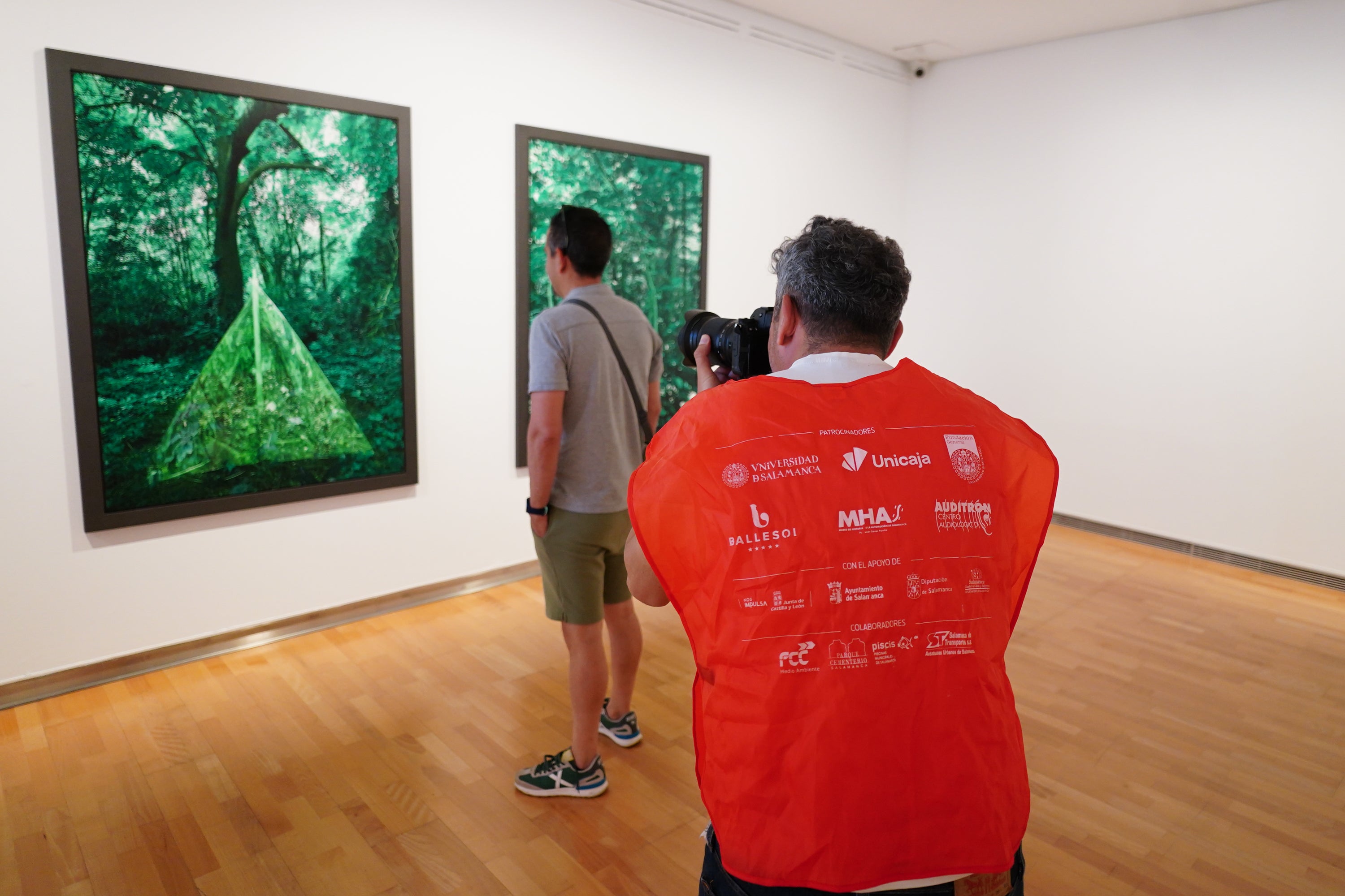 El Museo DA2 es un lugar para perderse entre exposiciones y arte. En esta ocasión, la prueba consistió en captar la esencia del edificio fotografiando las exposiciones temporales, respetando en todo momento las normas para tomar imágenes en el interior del espacio.