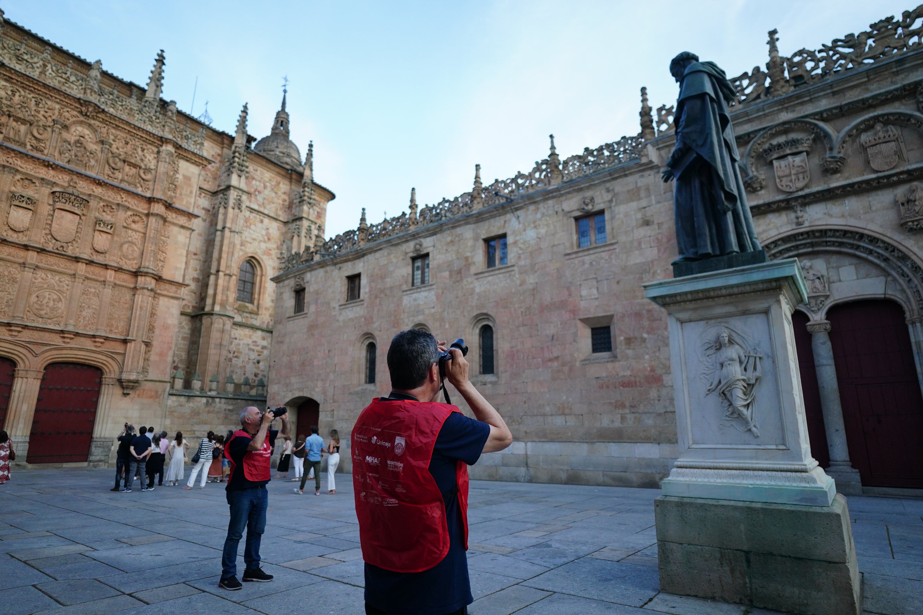 Los participantes debían explorar y capturar la historia y la cultura de la Universidad de Salamanca a través de las costumbres, mitos y leyendas asociadas a esta emblemática institución. En esta prueba, patrocinada por la Fundación General de la Universidad, pusieron especial atención en capturar símbolos, rincones históricos y detalles.