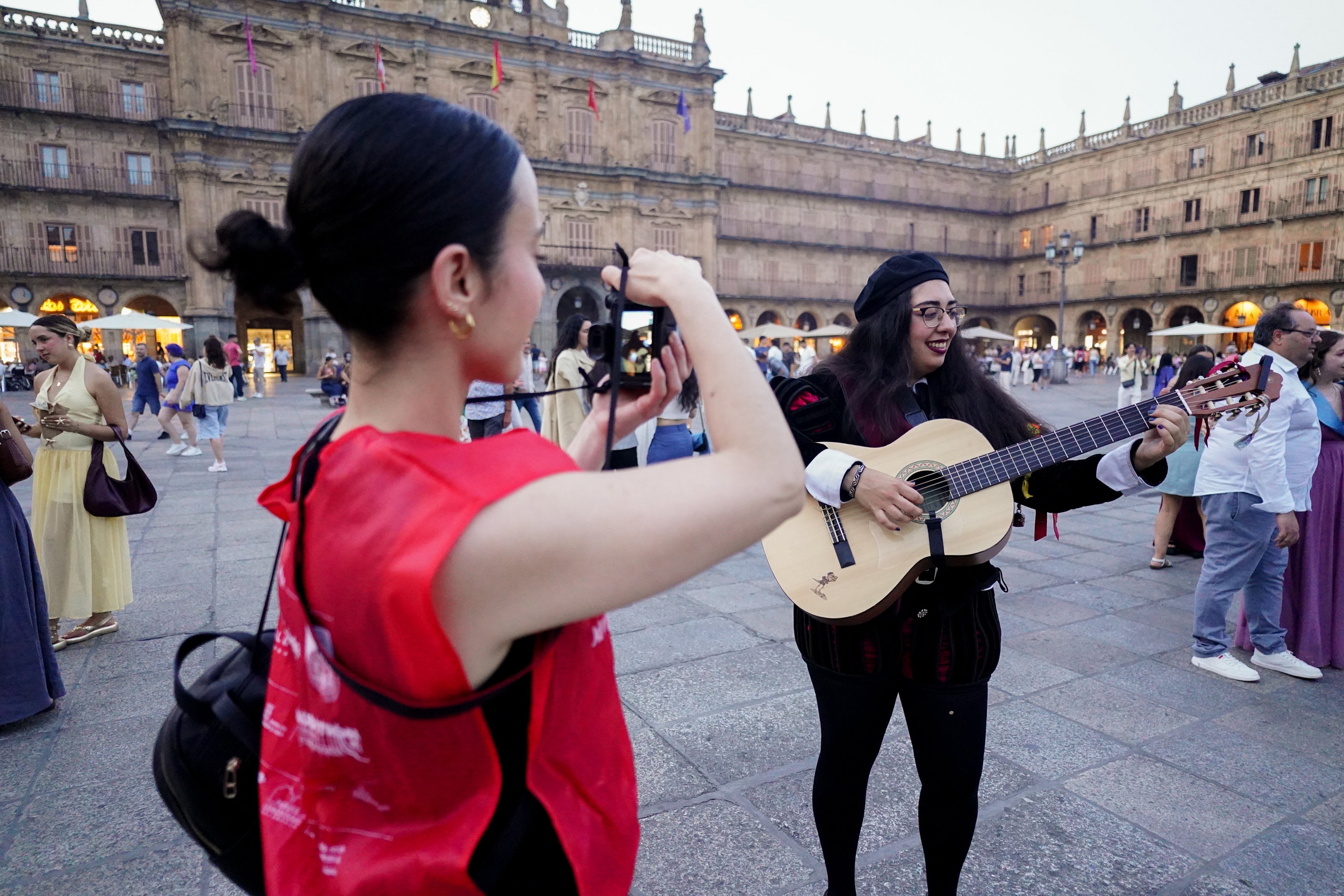 En esta ocasión, la organización del certamen retaba a los participantes a capturar los sonidos de diferentes entornos como la naturaleza, la ciudad o los diferentes espacios cerrados. En esta prueba, patrocinada por Auditrón, además de tomar las fotos, los participantes debían prestar atención a los sonidos que acompañan cada escena, para así ser conscientes de la importancia de tener una buena calidad en la audición.