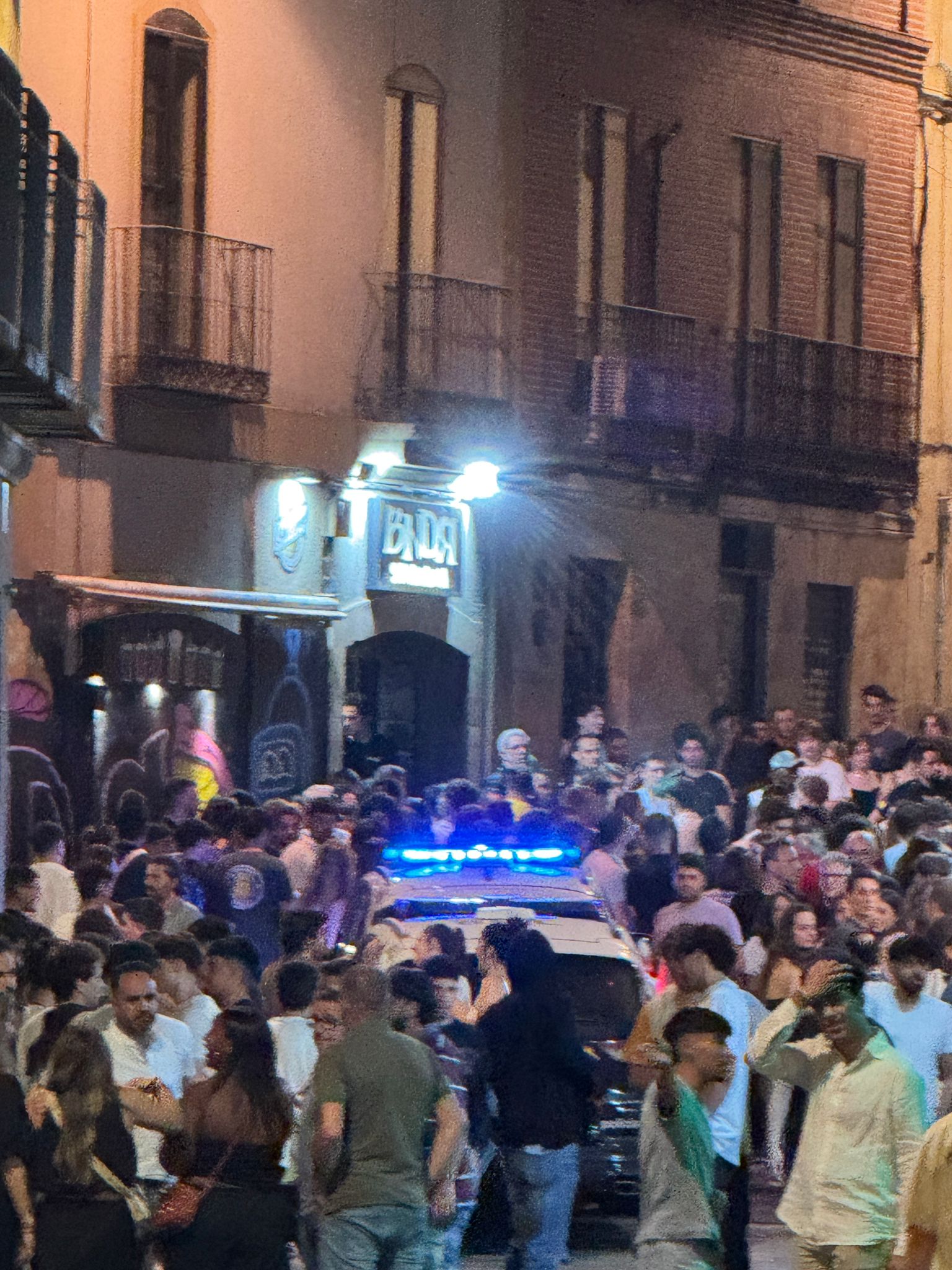 Movilización policial tras una pelea en la calle Varillas durante la madrugada