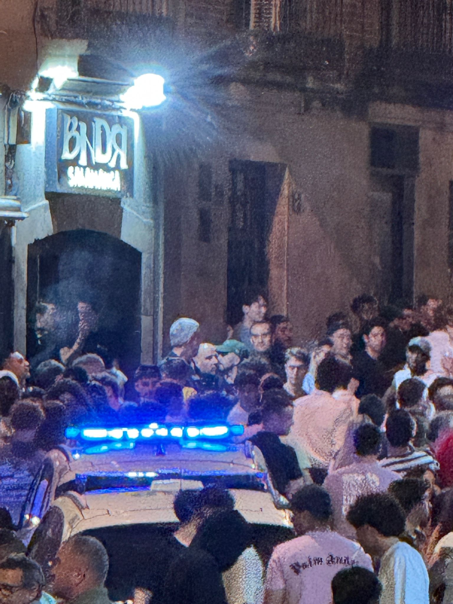 Movilización policial tras una pelea en la calle Varillas durante la madrugada