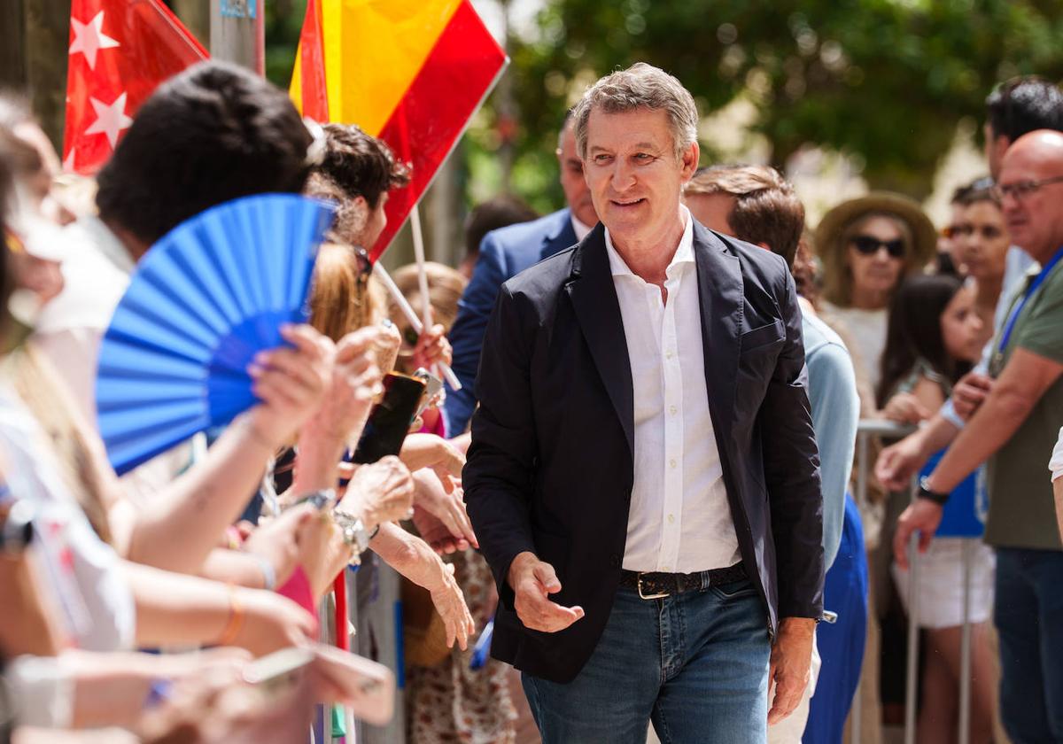 Feijóo acusa al Gobierno de «prácticas mafiosas» y promete revertir el «sanchismo» con reformas