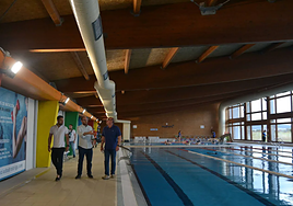 Víctor Gómez, Marcos Iglesias y Ramón Sastre, durante la visita.