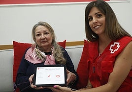 La usuaria, Marina Palenzuela, junto a Raquel Delgado, educadora social del proyecto.