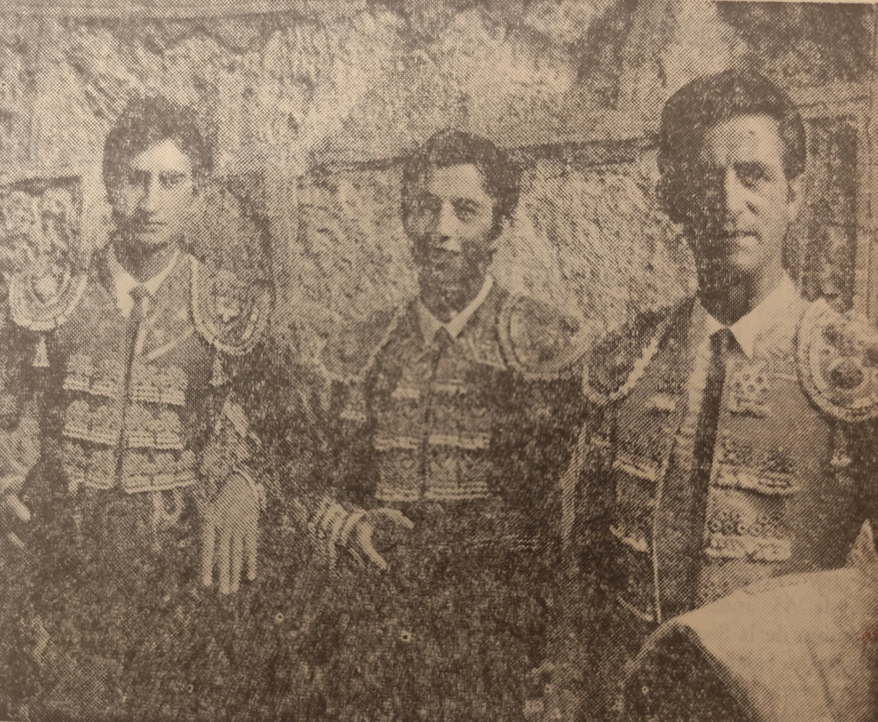 El 16 de septiembre de 1976 torean por primera vez juntos las tres grandes figuras de la tauromaquia salmantina: Julio Robles, El Niño de la Capea y El Viti. La terna salió a hombros, repartiéndose 6 orejas entre los tres. Este cartel se repetiría en las ferias de 1974 y 1979.