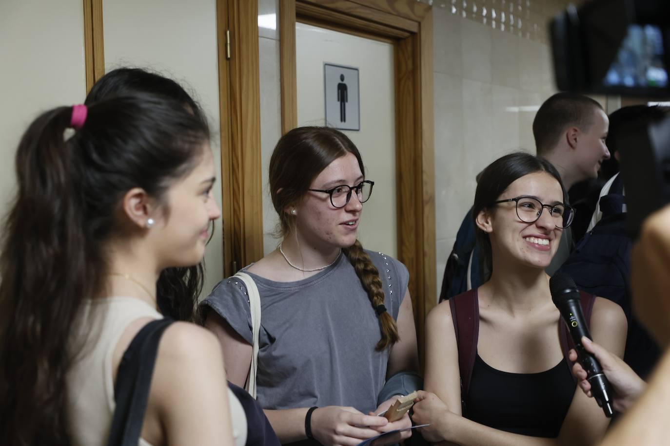 Arranca la PAU en Salamanca: 2.840 estudiantes matriculados en todo el distrito y una mezcla de nervios, ilusión y esfuerzo