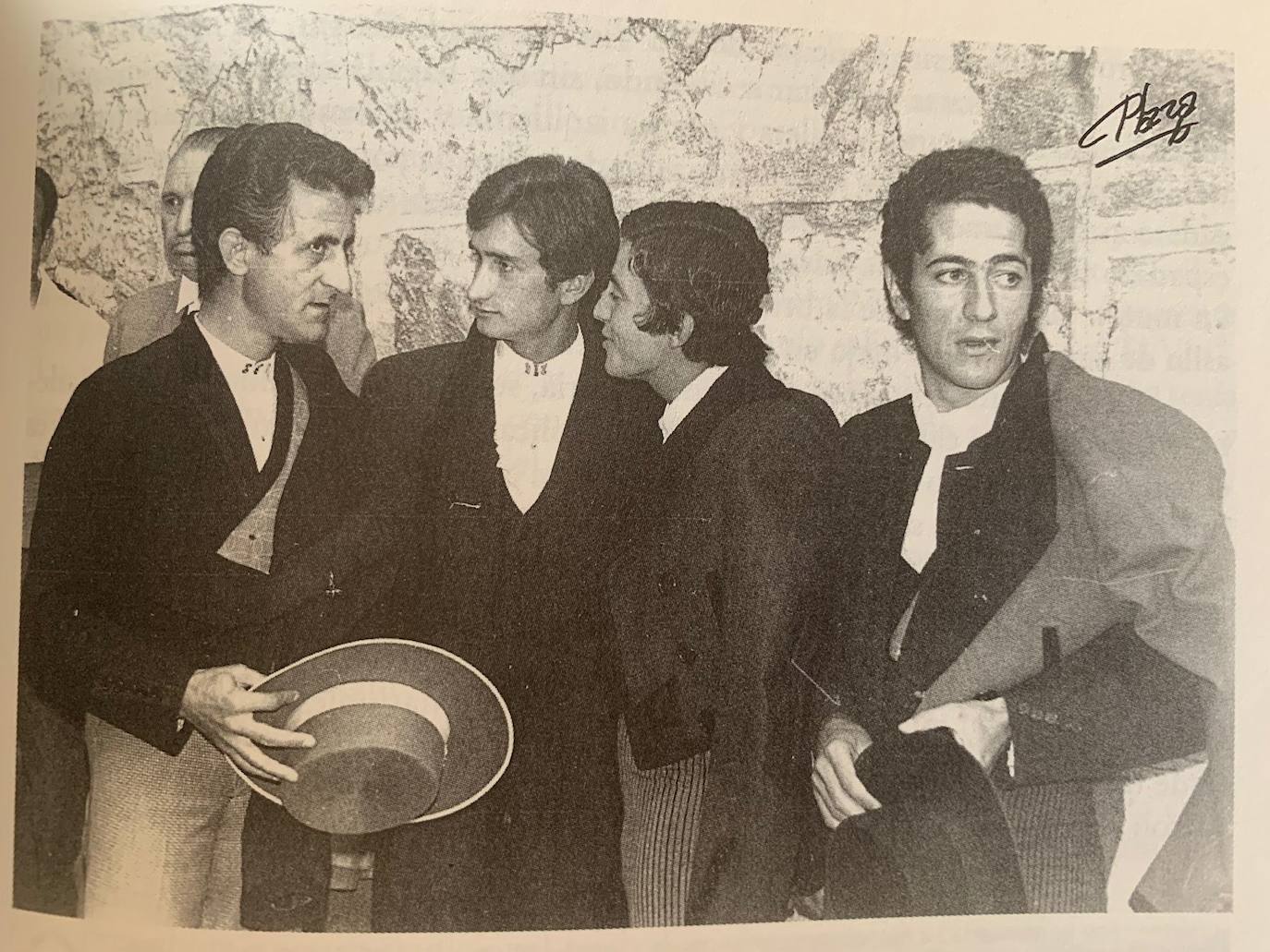 La terna de El Viti, Julio Robles y El Niño de la Capea también coincidió en varios festivales, como el de Las Hermanitas de los Pobres de junio de 1975.