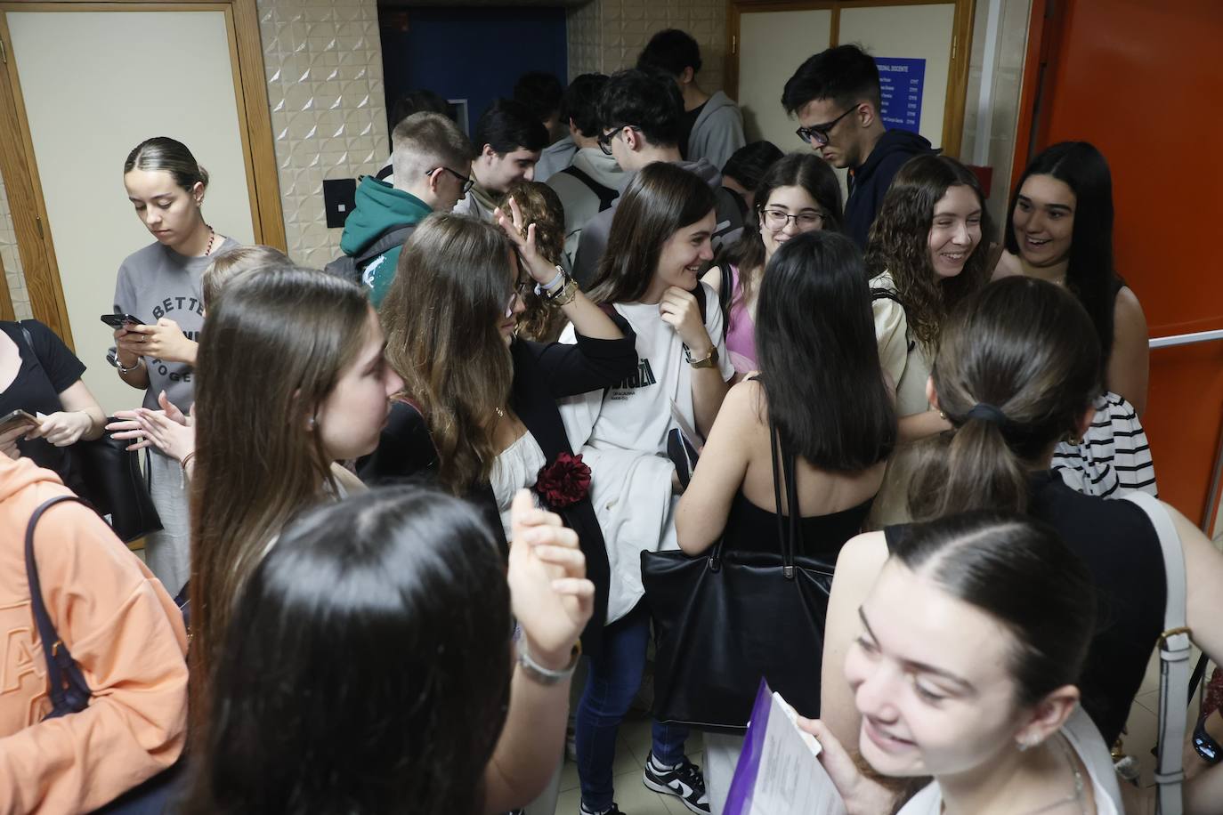 Arranca la PAU en Salamanca: 2.840 estudiantes matriculados en todo el distrito y una mezcla de nervios, ilusión y esfuerzo