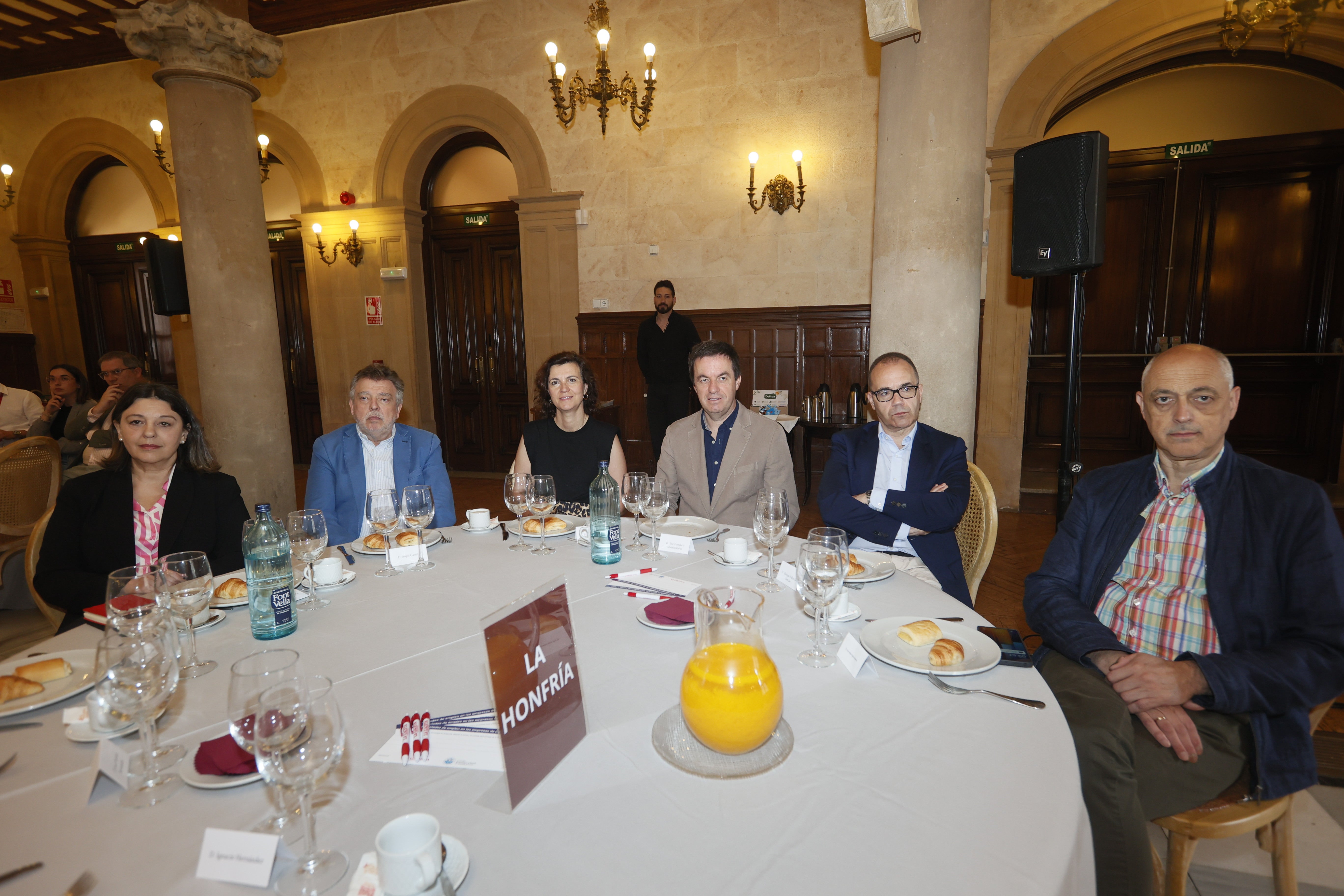 Consuelo Molina(Enusa), Ángel Castilla (C.O. Graduados Sociales), Cristina Magrazó Palos (IES Venancio Blanco), José Francisco Adserias (Fundación General de la Universidad de Salamanca), Enrique Pallín (Enusa) y Luis Julián Egido (Colegio Mercantiles y economistas de Salamanca).
