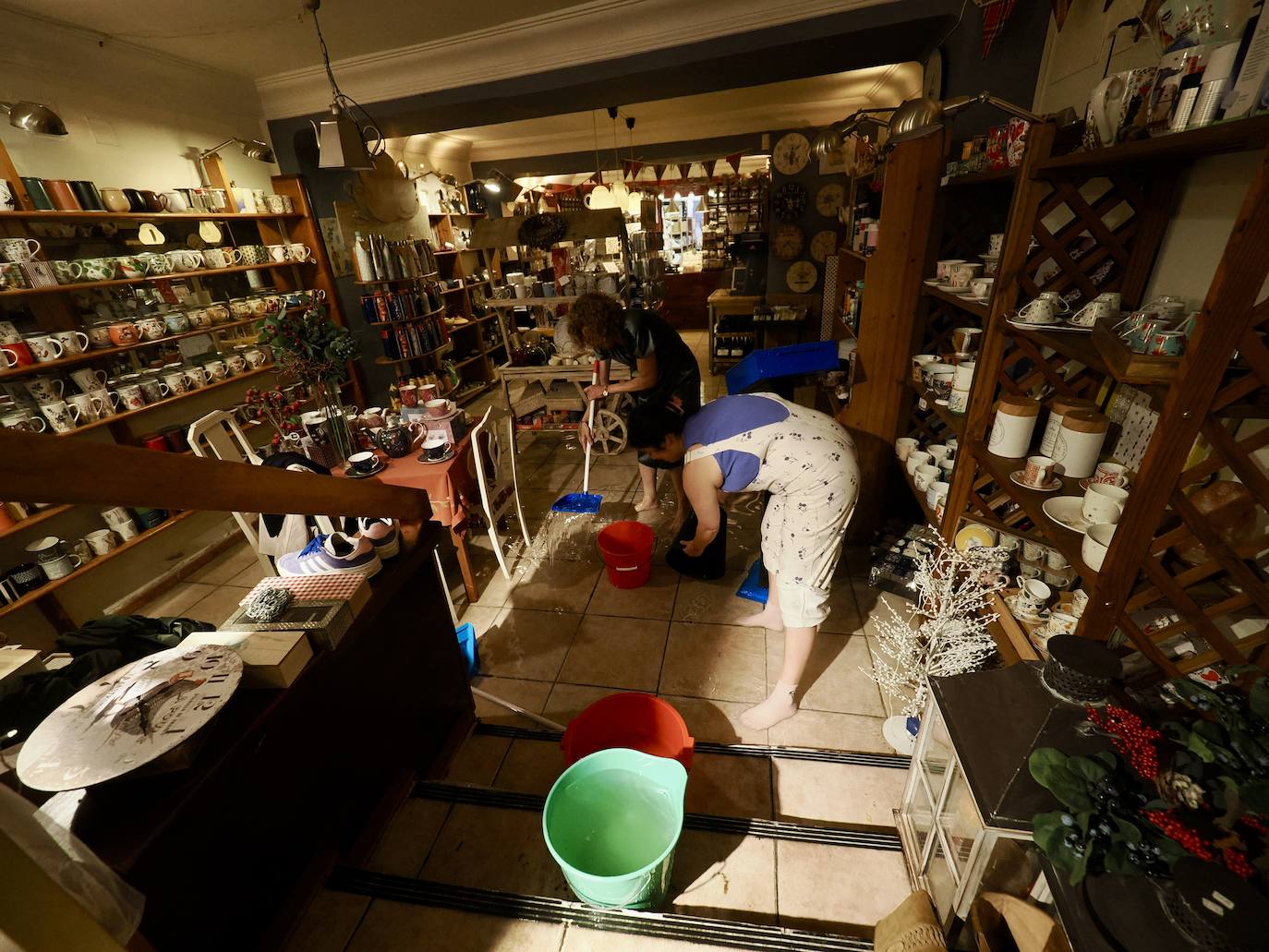 Calzadas levantadas, túneles cerrados y centros cívicos afectados: así fue la tromba de agua que asoló este martes a Valladolid