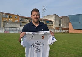 Alberto Chaquetín, en el Francisco Mateos, con la camiseta de su nuevo equipo.