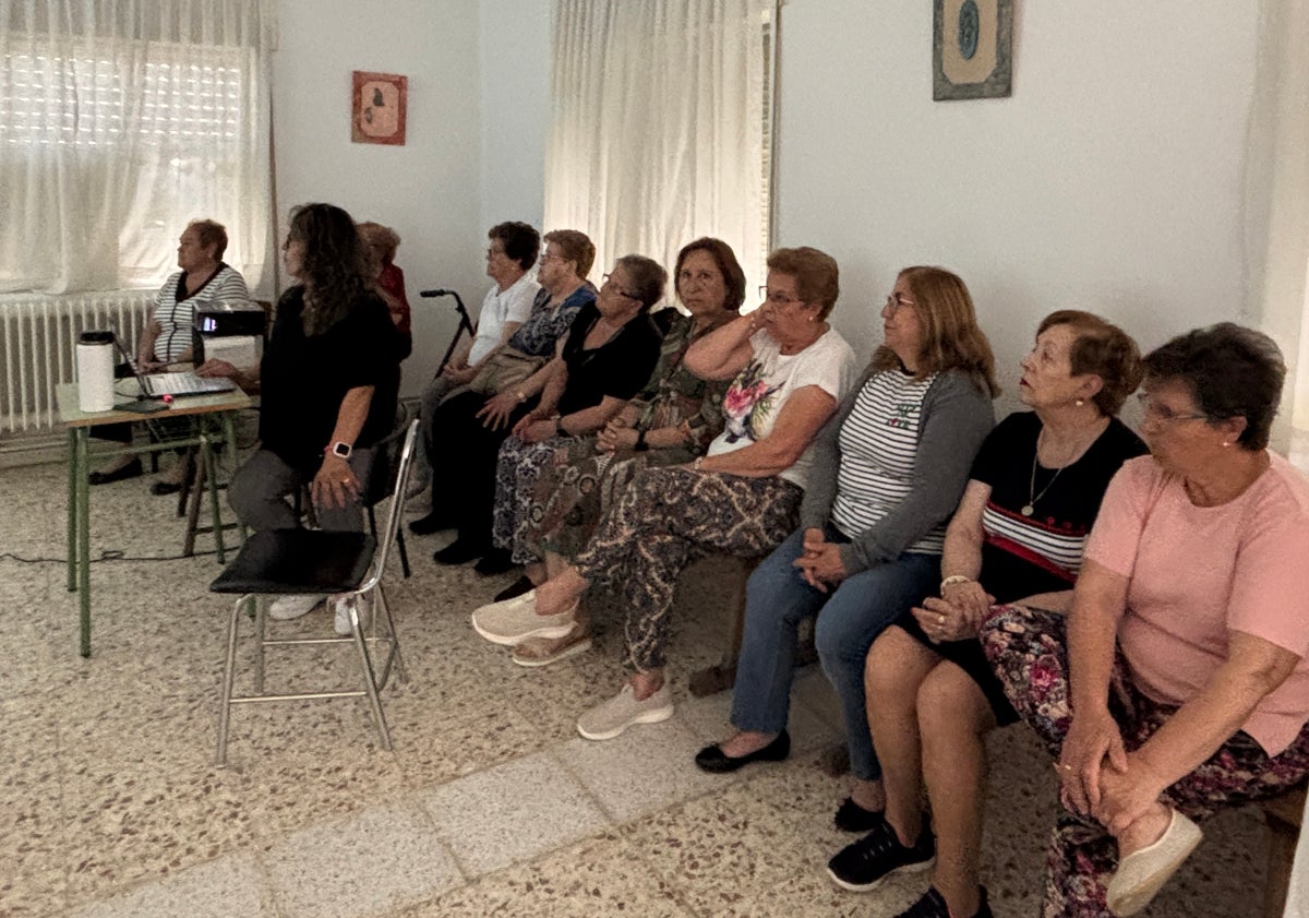 Imagen principal - Sabores internacionales servidos en Villaflores a favor de la igualdad de trato