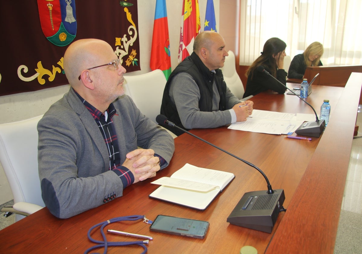 Ventura Recio, alcalde de Villares, durante un pleno municipal.
