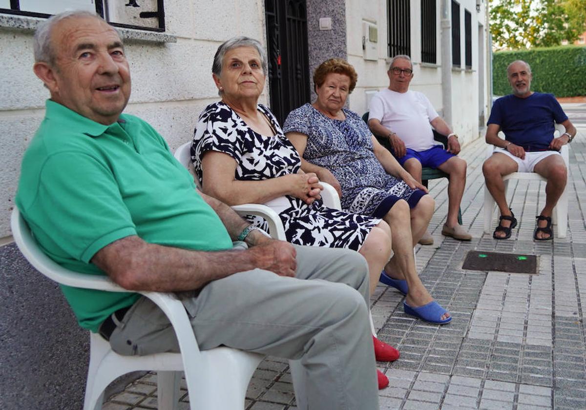 ¿Entiende la polémica surgida en torno a 'tomar la fresca' en las calles de los pueblos?