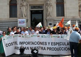 El campo exige a Planas ayudas directas y urgentes para el cereal