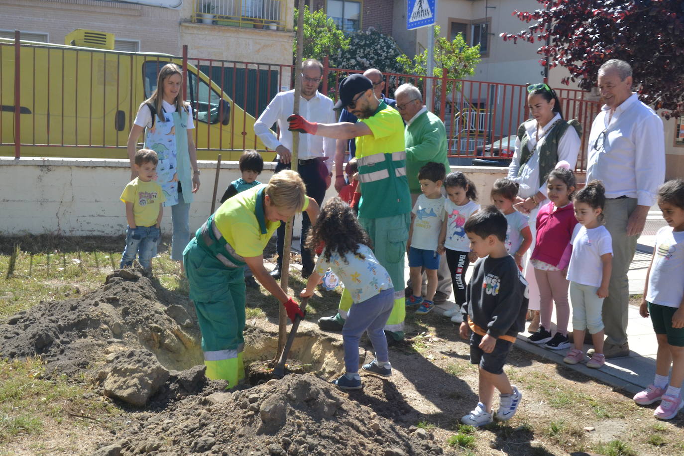 Ciudad Rodrigo celebra una multitudinaria plantación de árboles