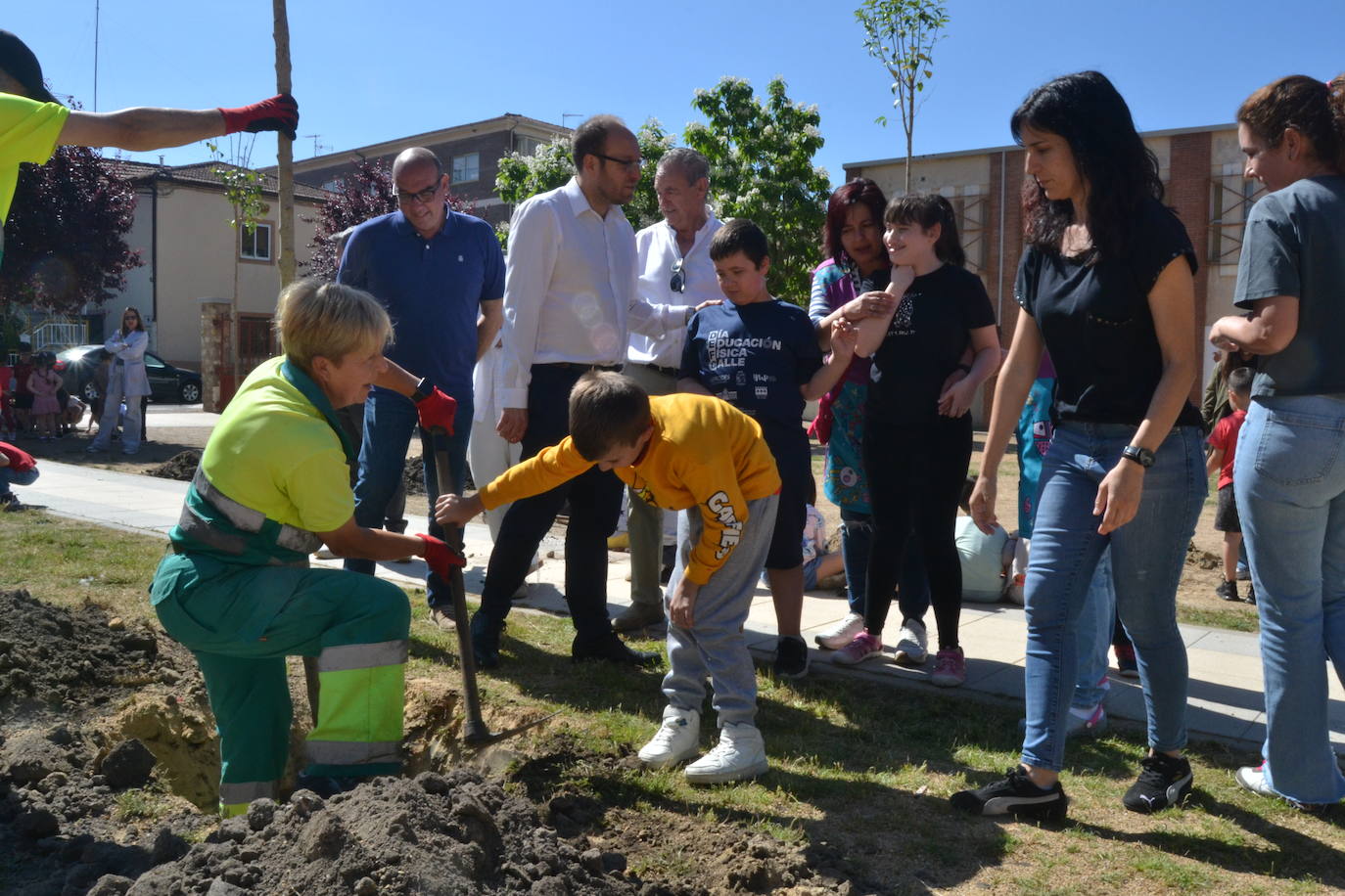 Ciudad Rodrigo celebra una multitudinaria plantación de árboles