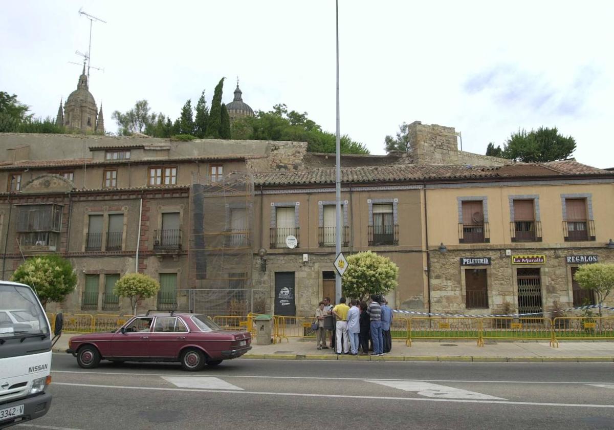 Una de las reuniones de los vecinos de la muralla, celebrada en el año 2000.